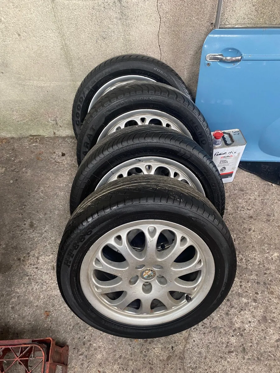Set of alloys complete with perfect tyres - Image 1