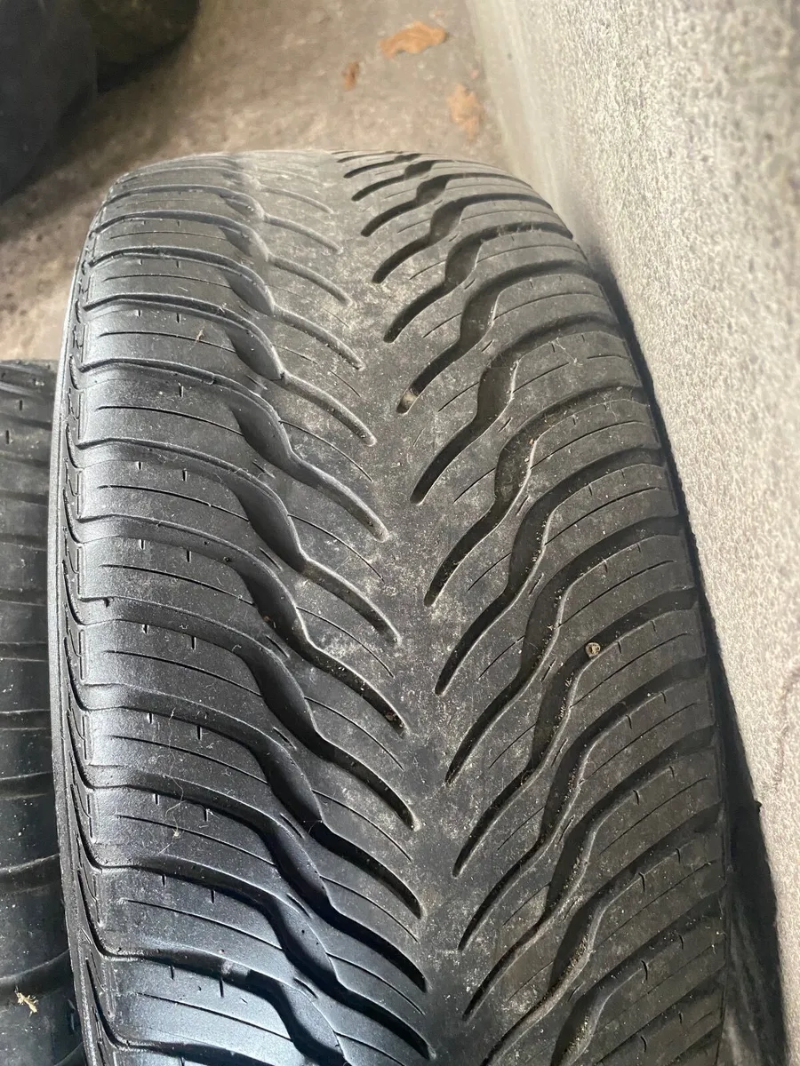 Set of alloys complete with perfect tyres - Image 2