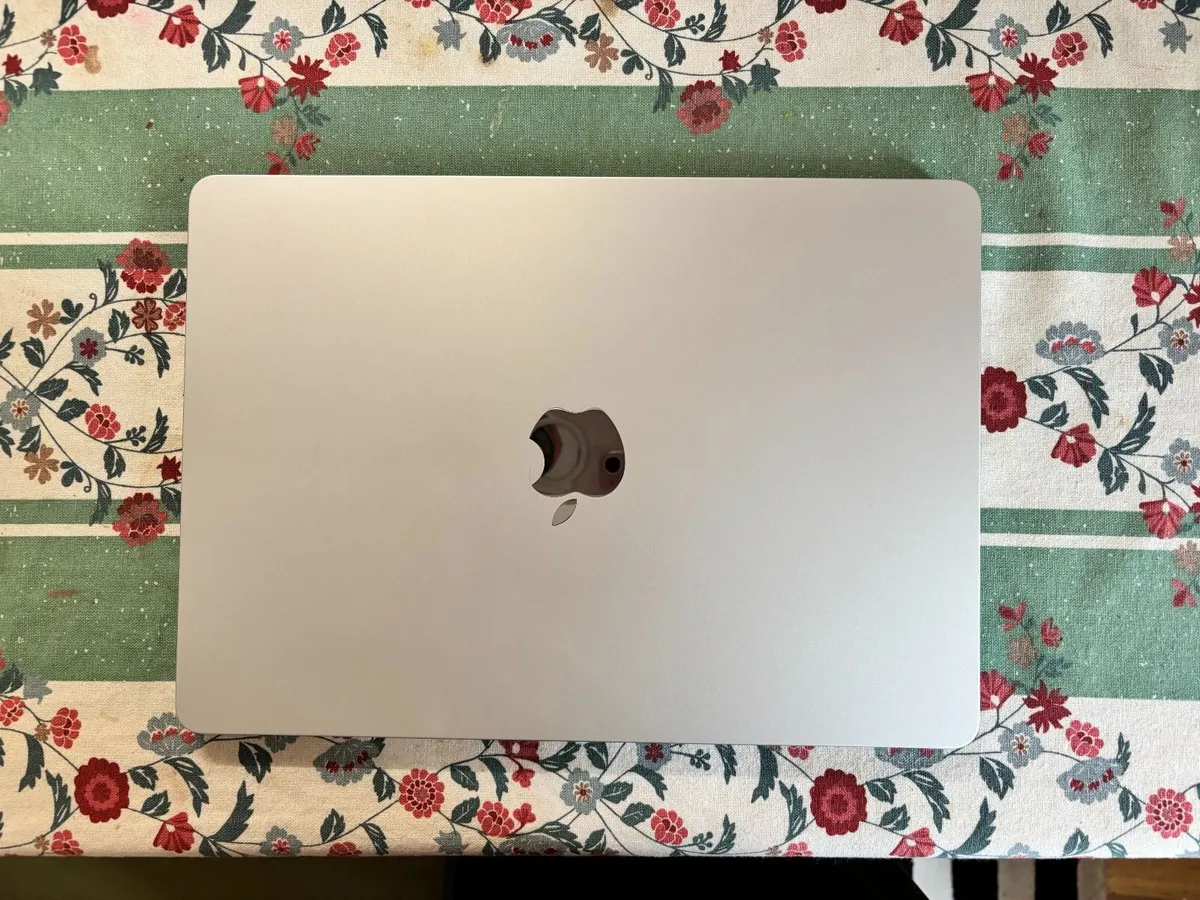 MacBook Air 13 Inch M3 2024 8GB - Image 3