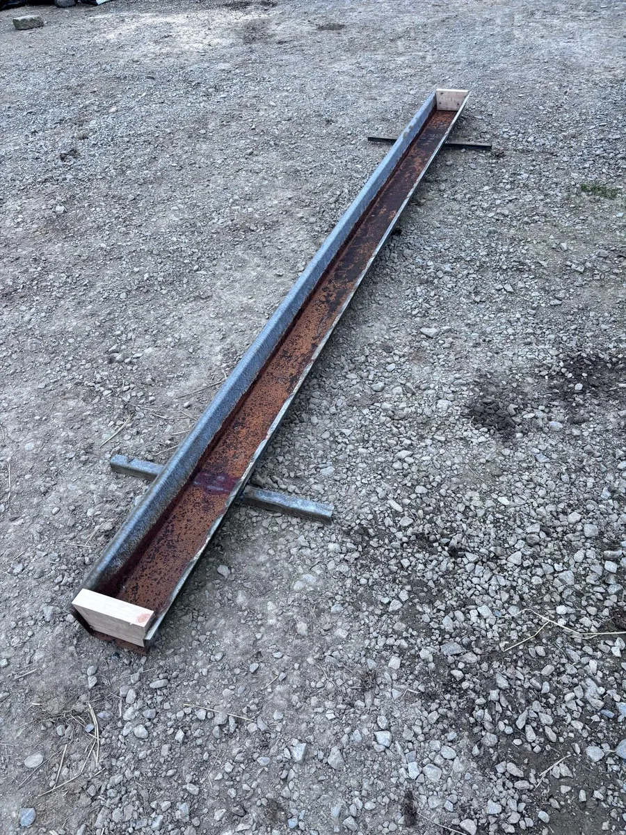 Sheep feeding trough - Image 1