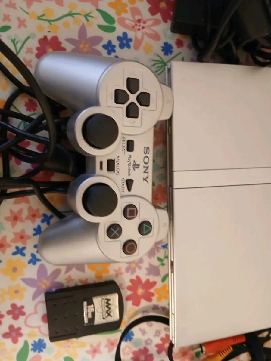 Playstation 2 slim silver - Image 2