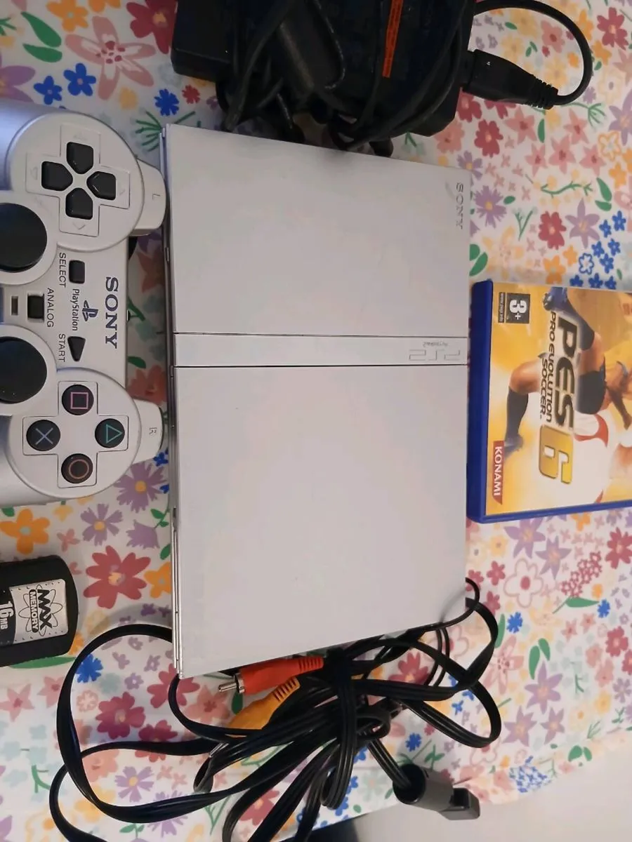 Playstation 2 slim silver - Image 3