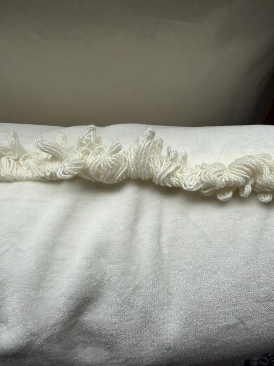 New set of Two cream cushions - Image 4