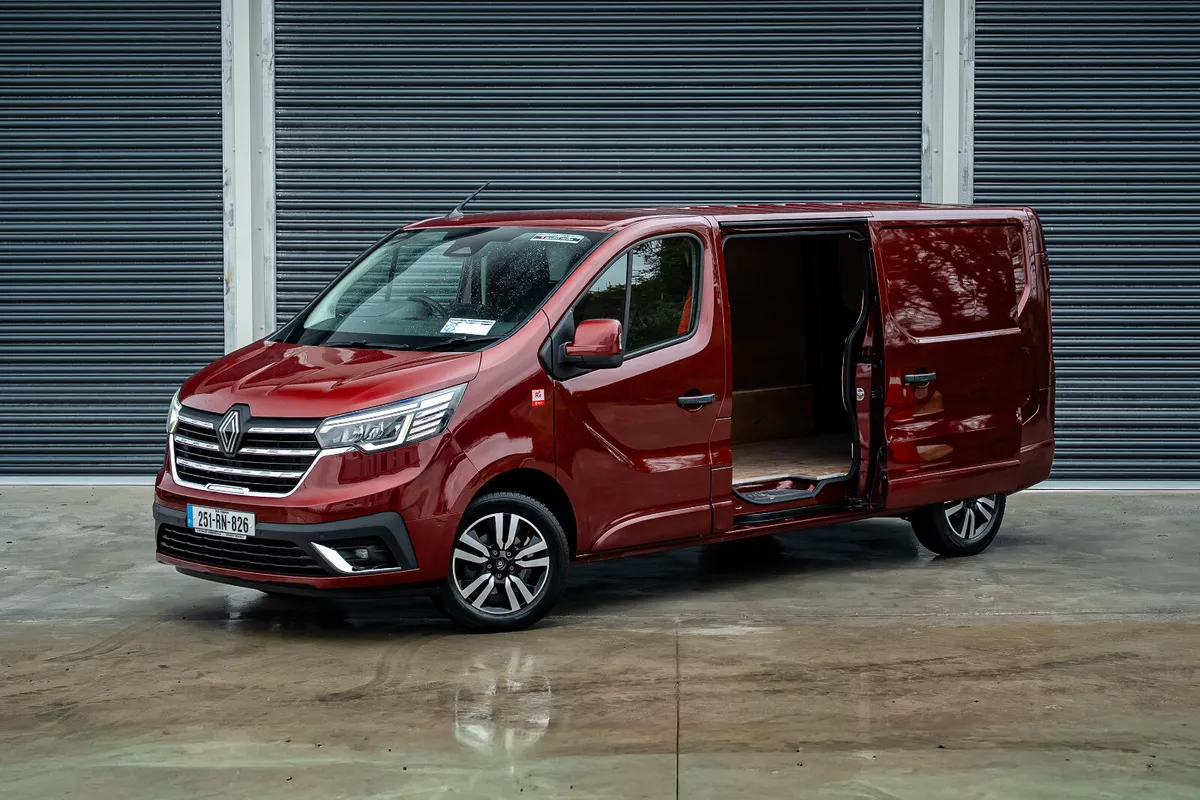 251 Renault Trafic Exclusive 150HP Manual - Image 3