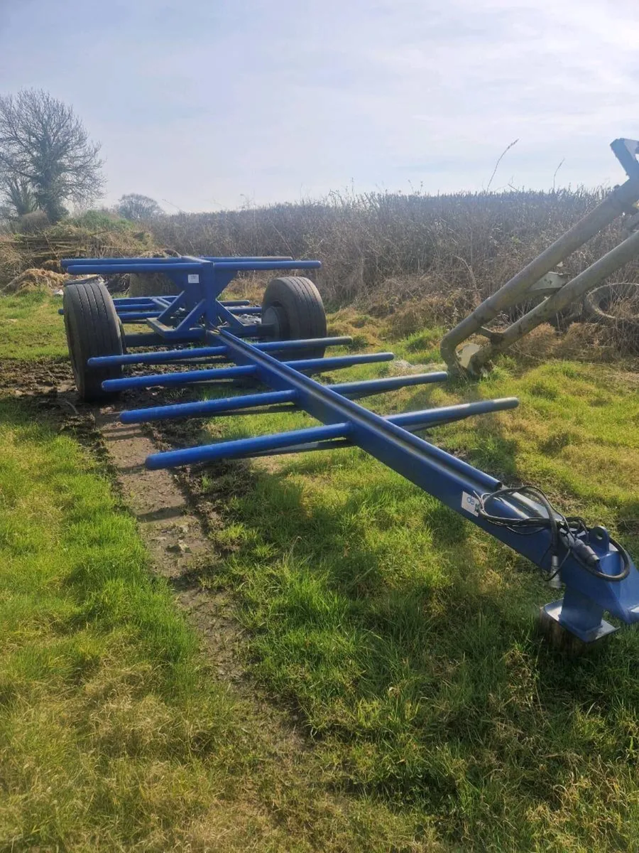 8 bale trailer - Image 1
