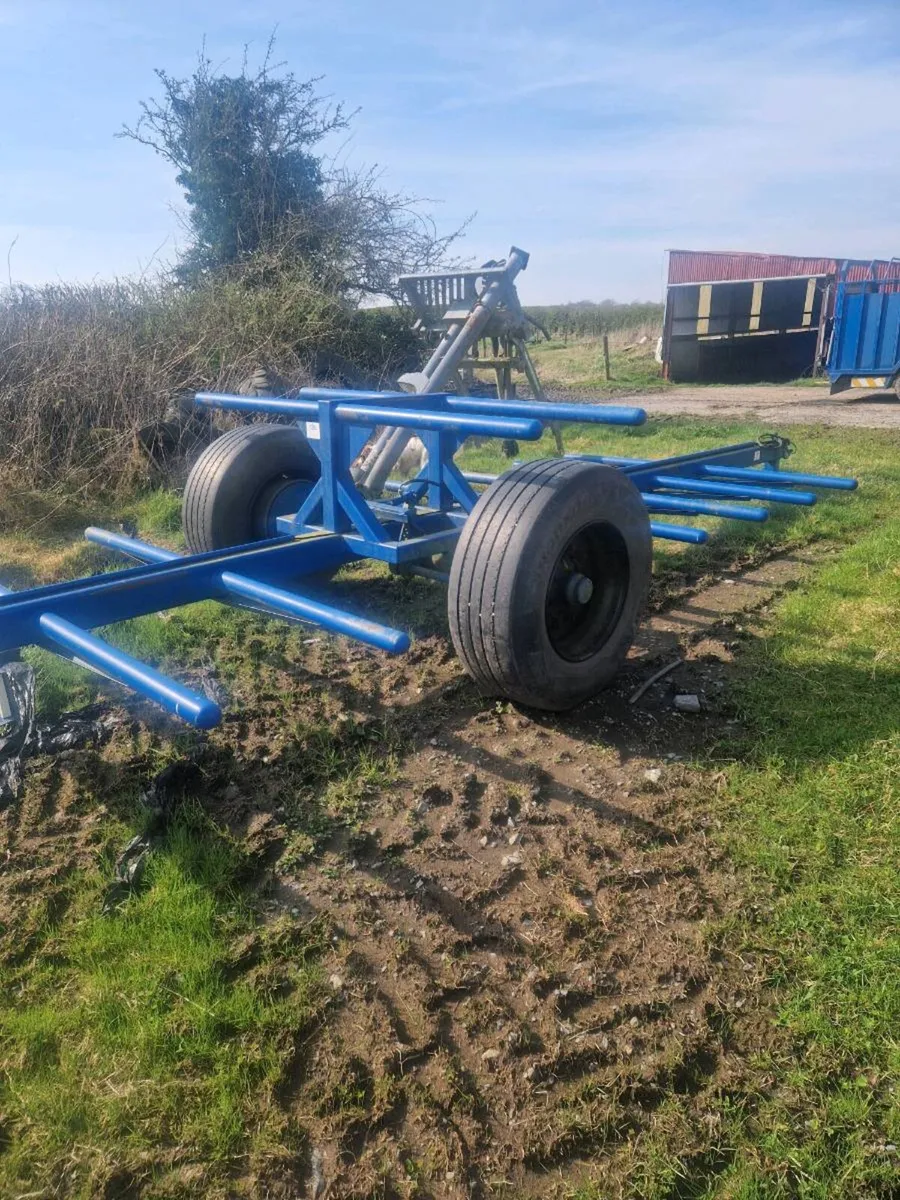 8 bale trailer - Image 2