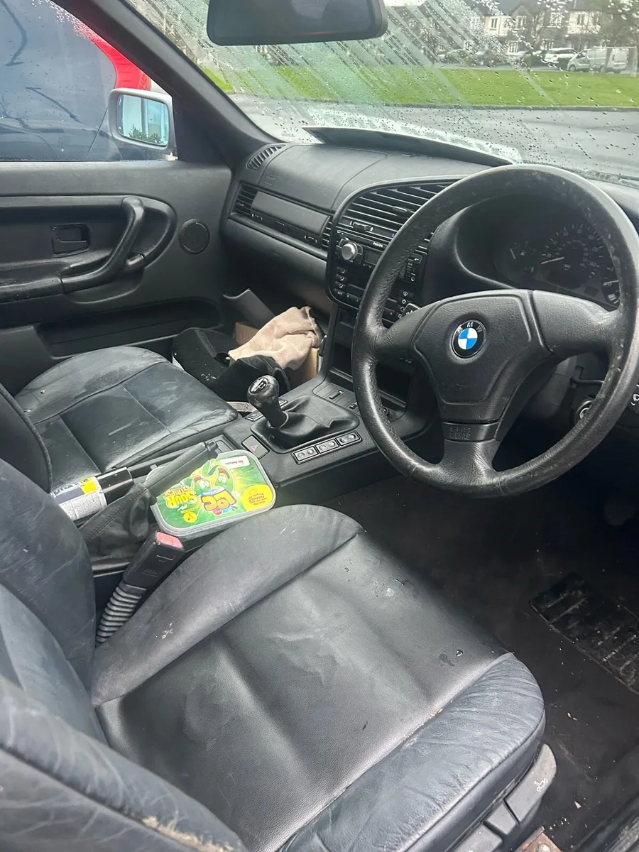 1999 bmw e36 318i - Image 2