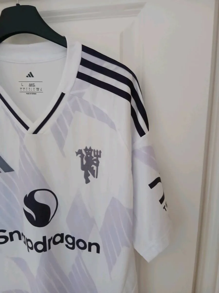 Manchester united away jersey - Image 3