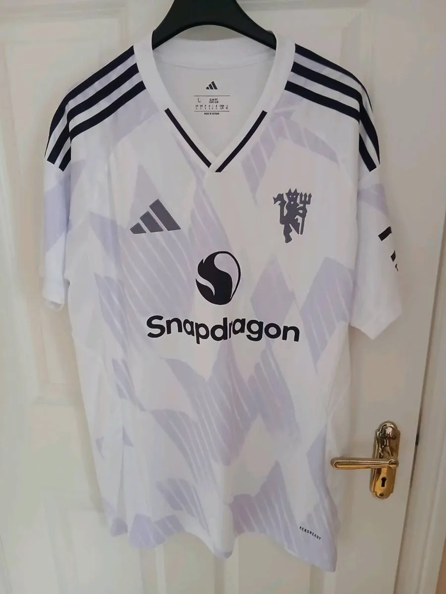 Manchester united away jersey - Image 1