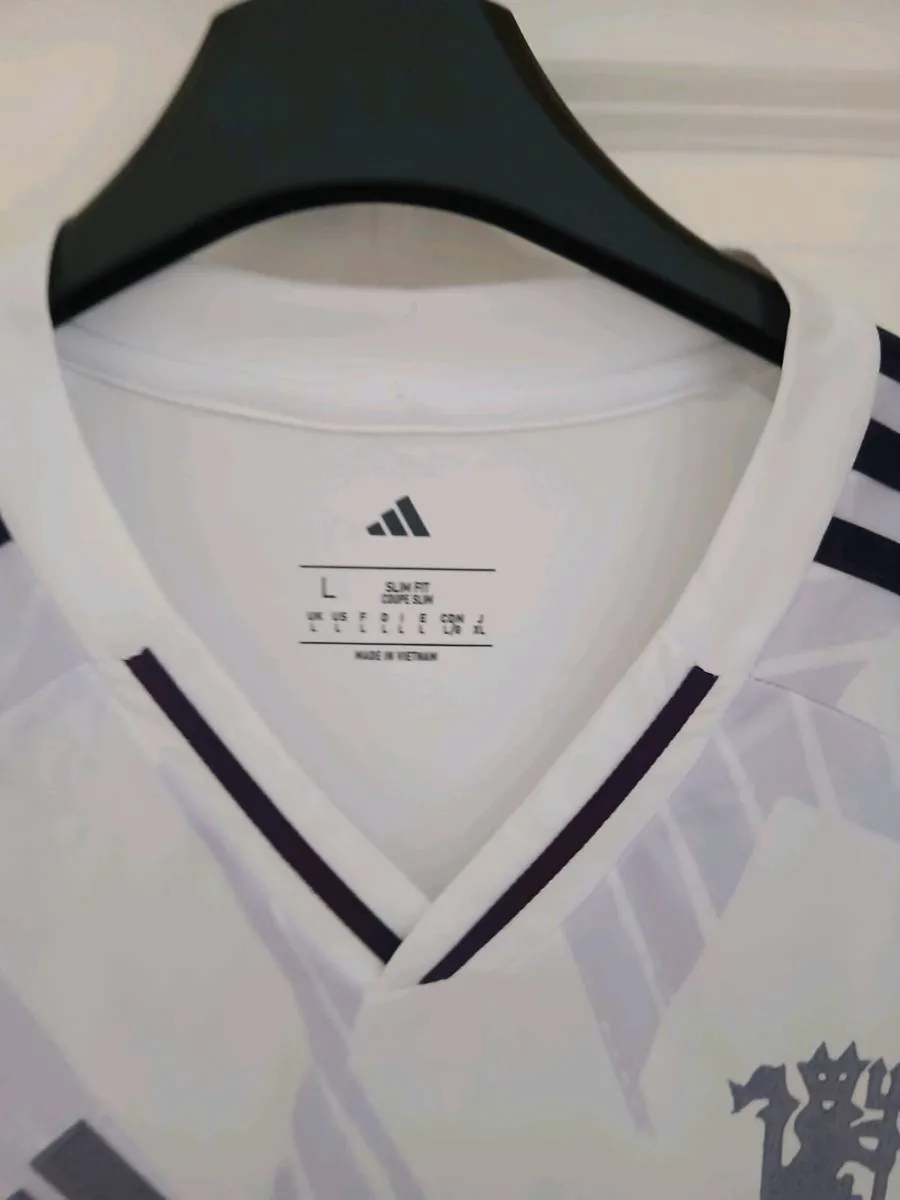 Manchester united away jersey - Image 2