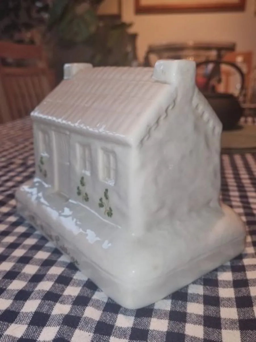 Donegal Parian China Cottage - Image 3