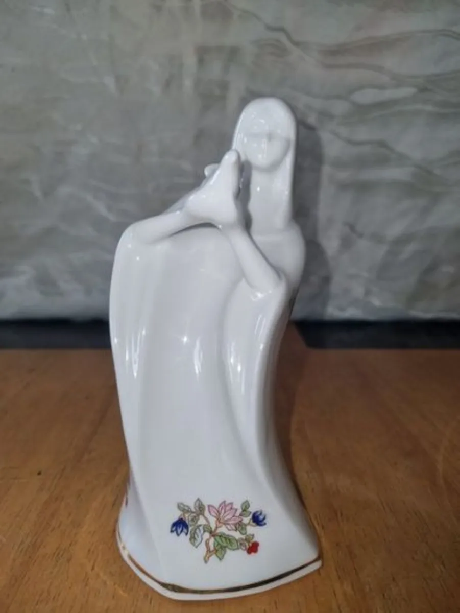 Porcelain Figurine - Royal Tara Galway - Image 1