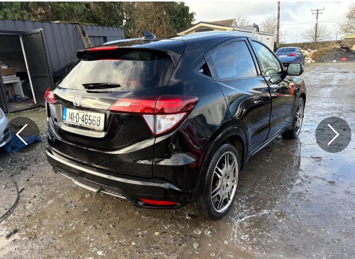 141 Honda Vezel 1.5 Hybrid no damage drive away - Image 4