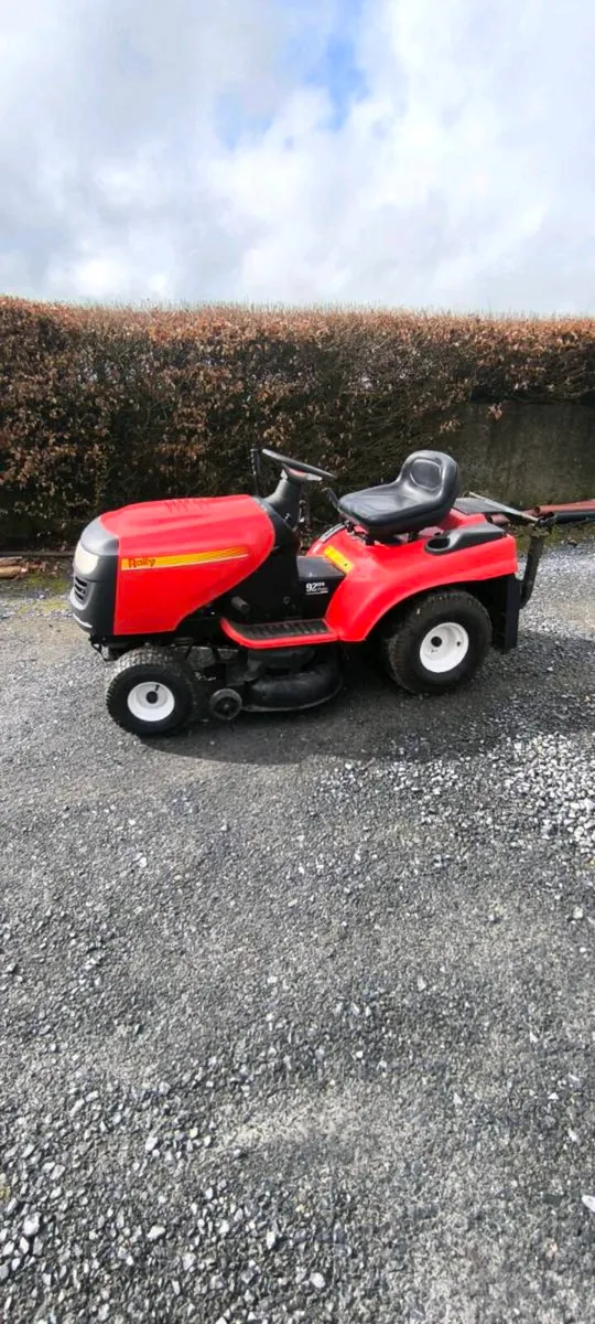 Ride on lawnmower - Image 1