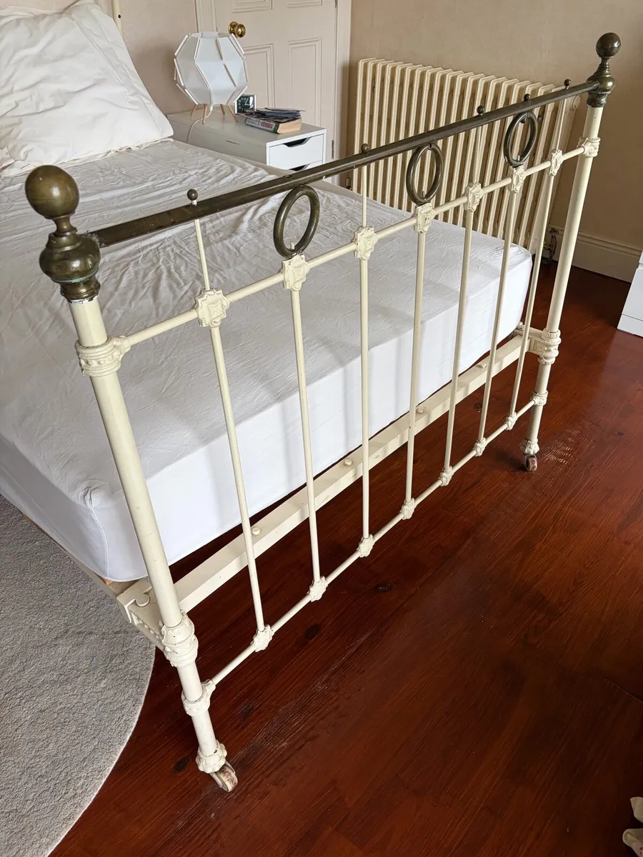 Bed - Image 1