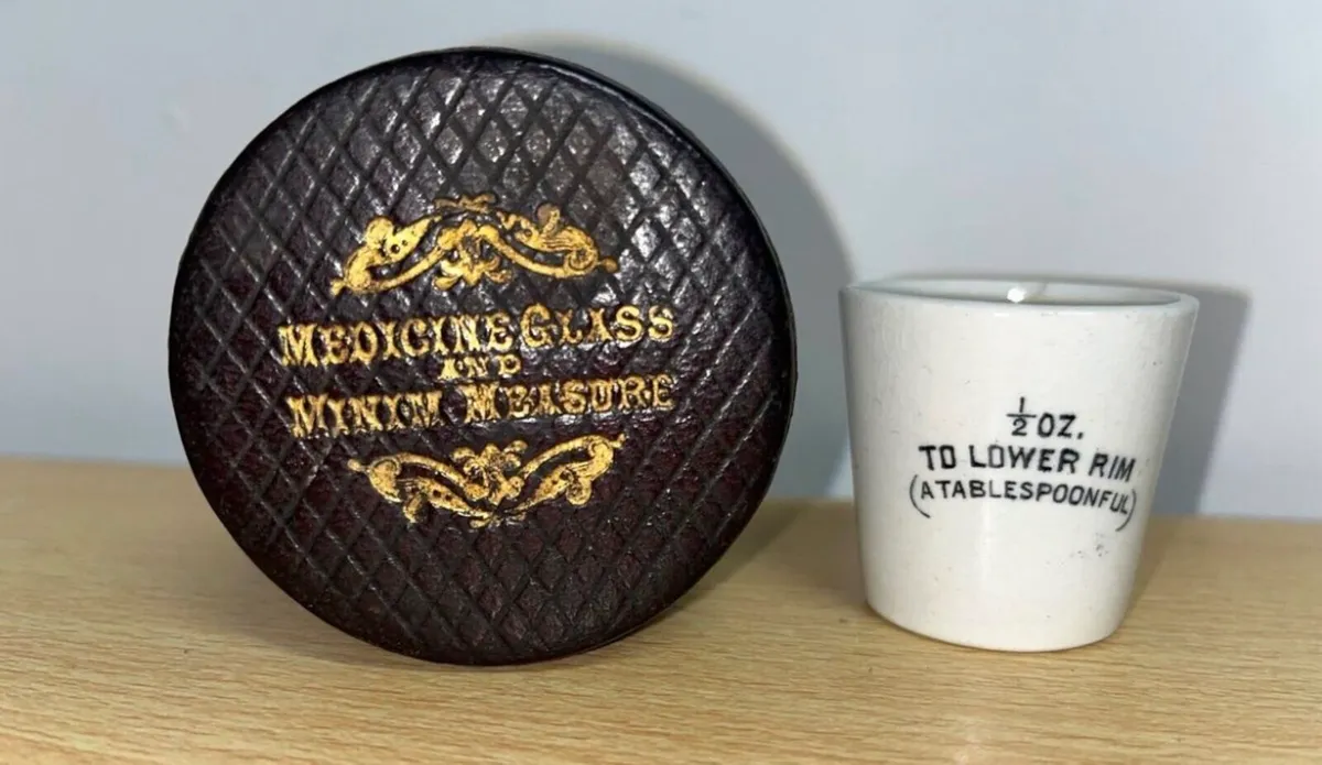 Antique doctors medicine glass and cover - Image 1