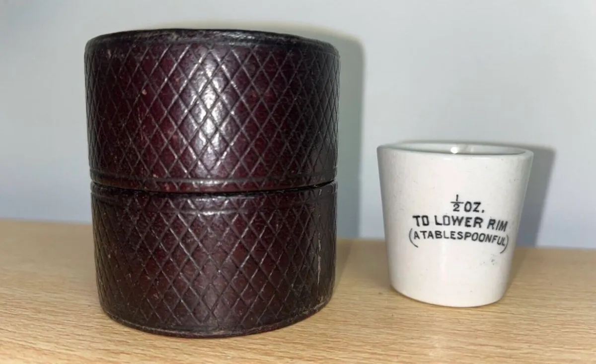 Antique doctors medicine glass and cover - Image 2