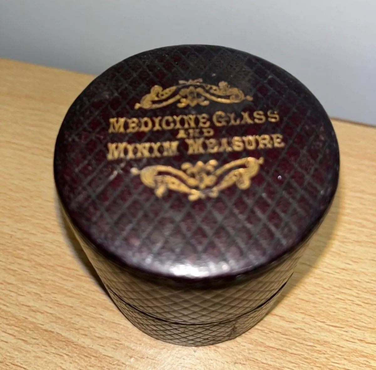 Antique doctors medicine glass and cover - Image 3