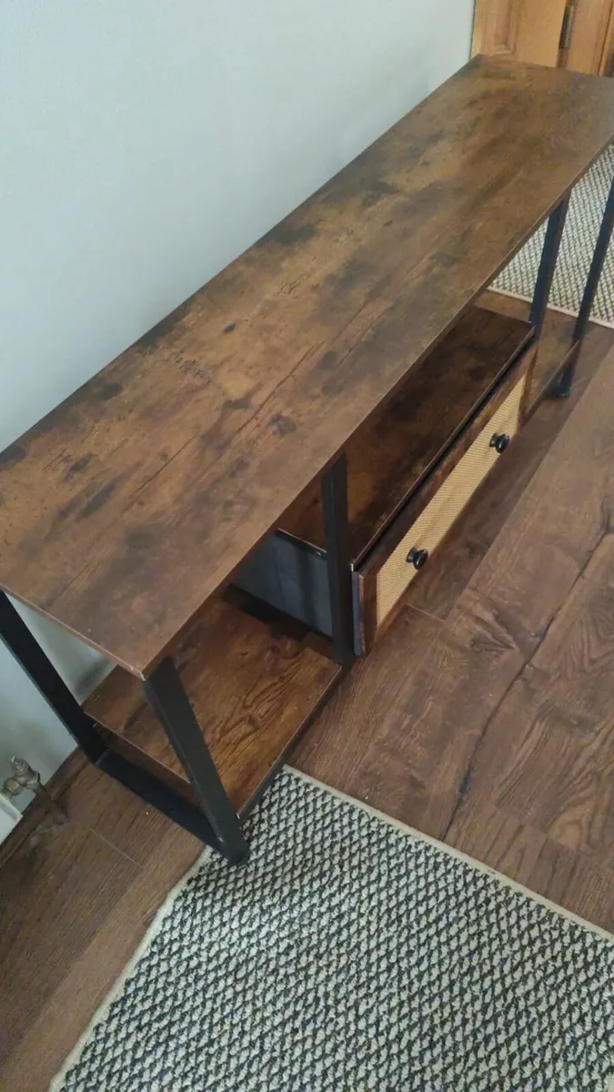 Beautiful new table 35 euy - Image 2