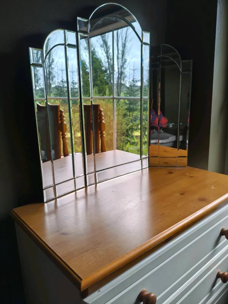 Beautiful dresser mirror, like new 30 Euro - Image 1
