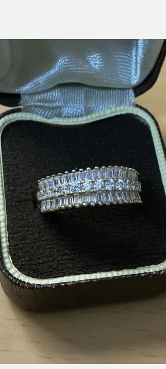 Beautiful Dress Ring - Image 1