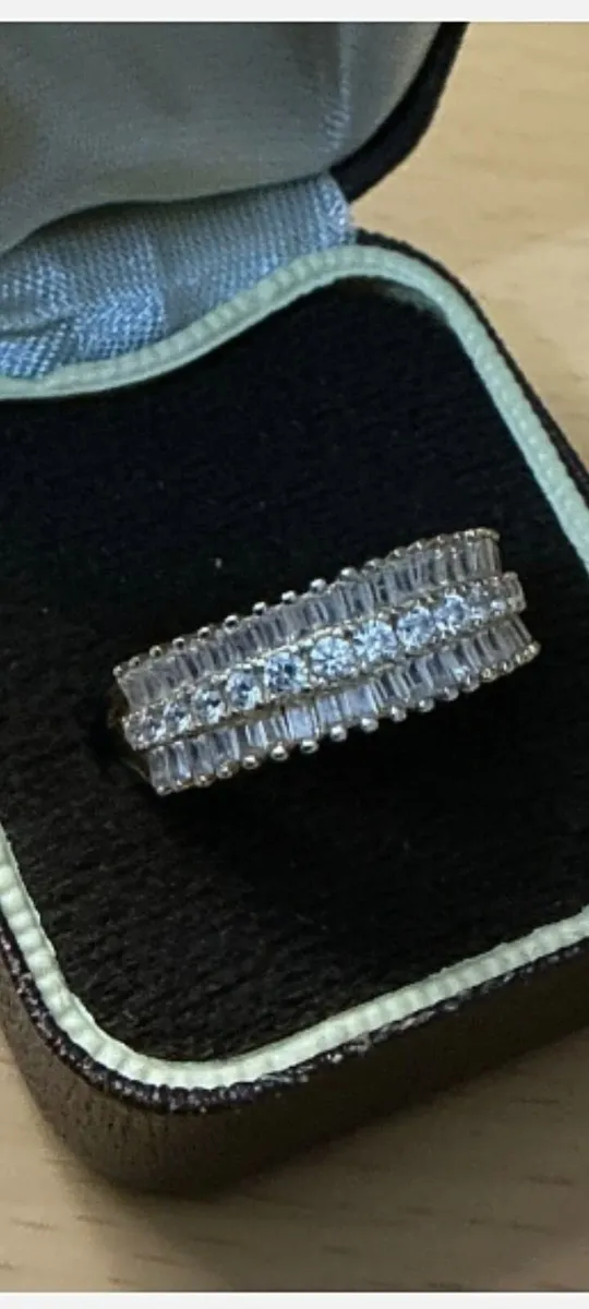 Beautiful Dress Ring - Image 3