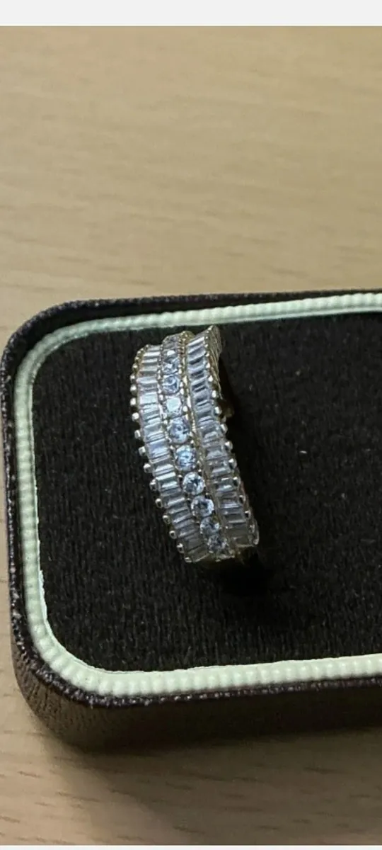 Beautiful Dress Ring - Image 4