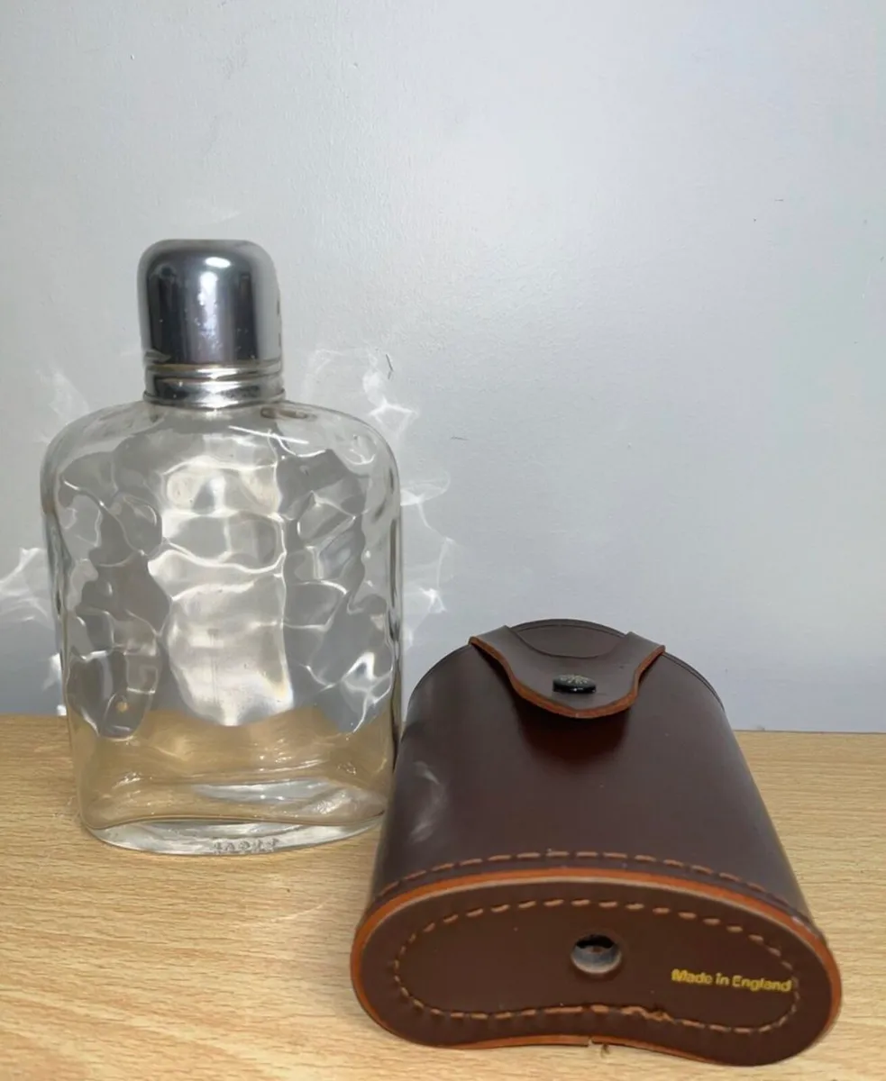 Whisky flask in leather case - Image 4