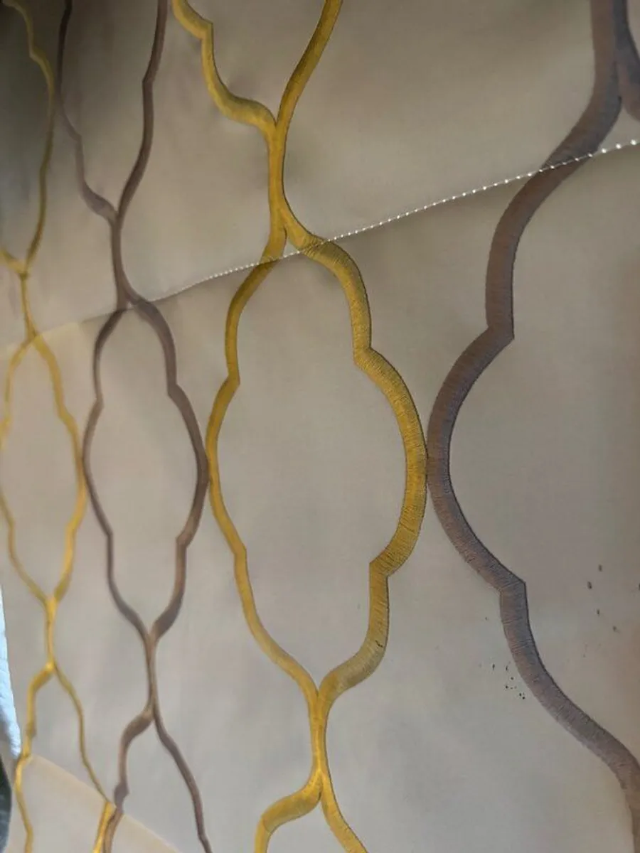 Luxurious Roman Blind and Pelmet - Image 2