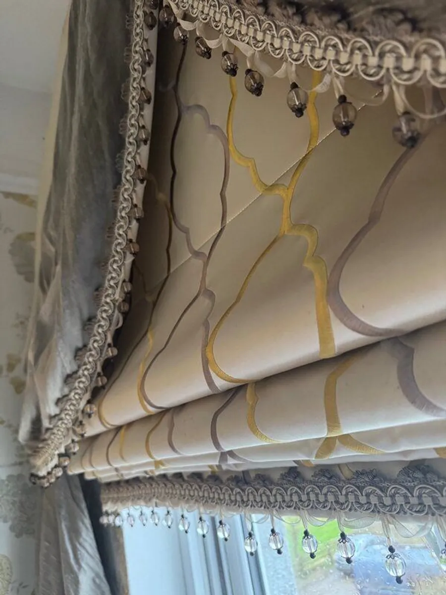Luxurious Roman Blind and Pelmet - Image 3
