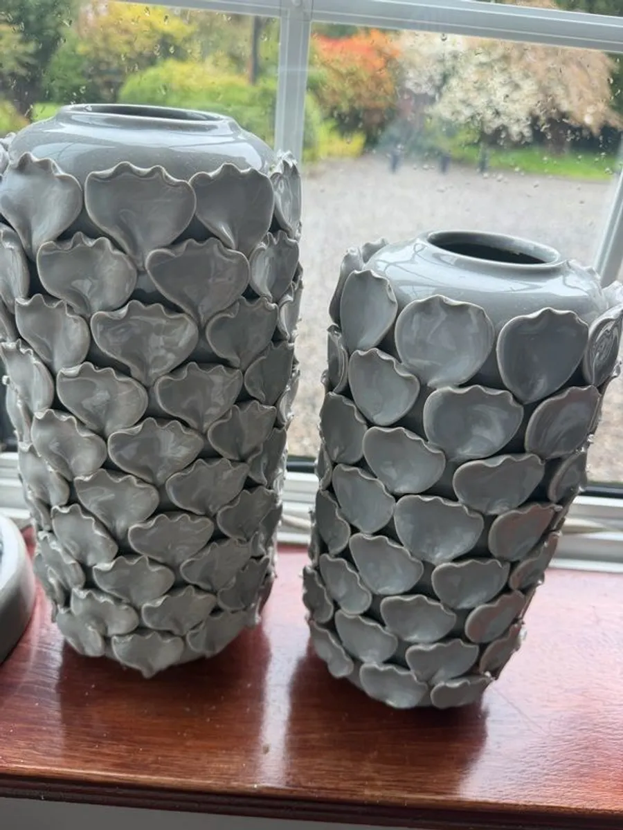 New Set of Two vases - Image 1