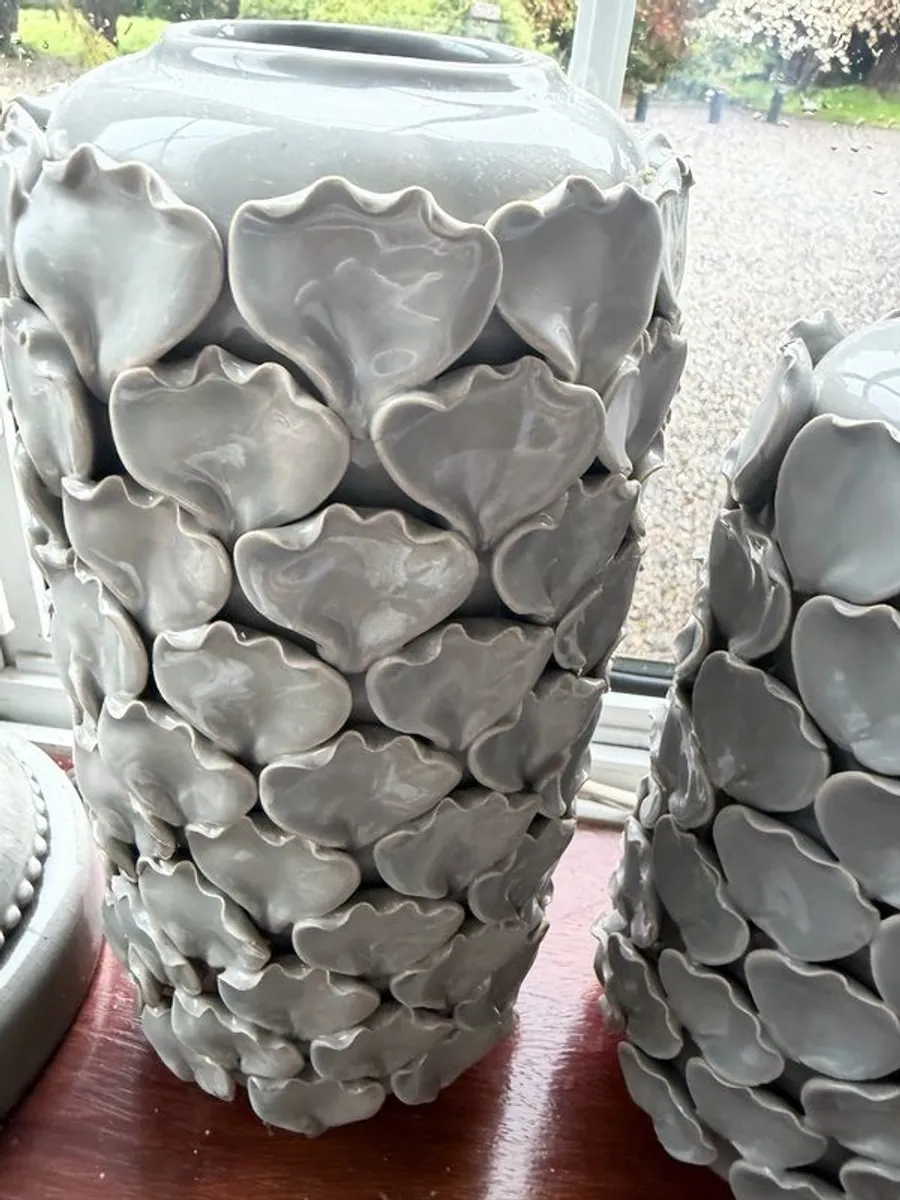 New Set of Two vases - Image 2