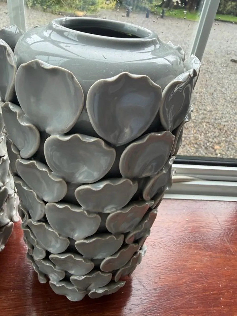 New Set of Two vases - Image 3