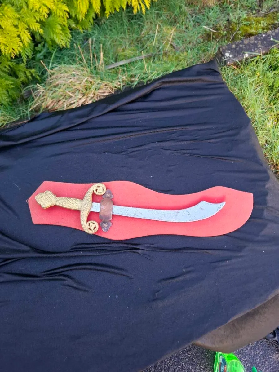 By post only chimney ornament - Image 1