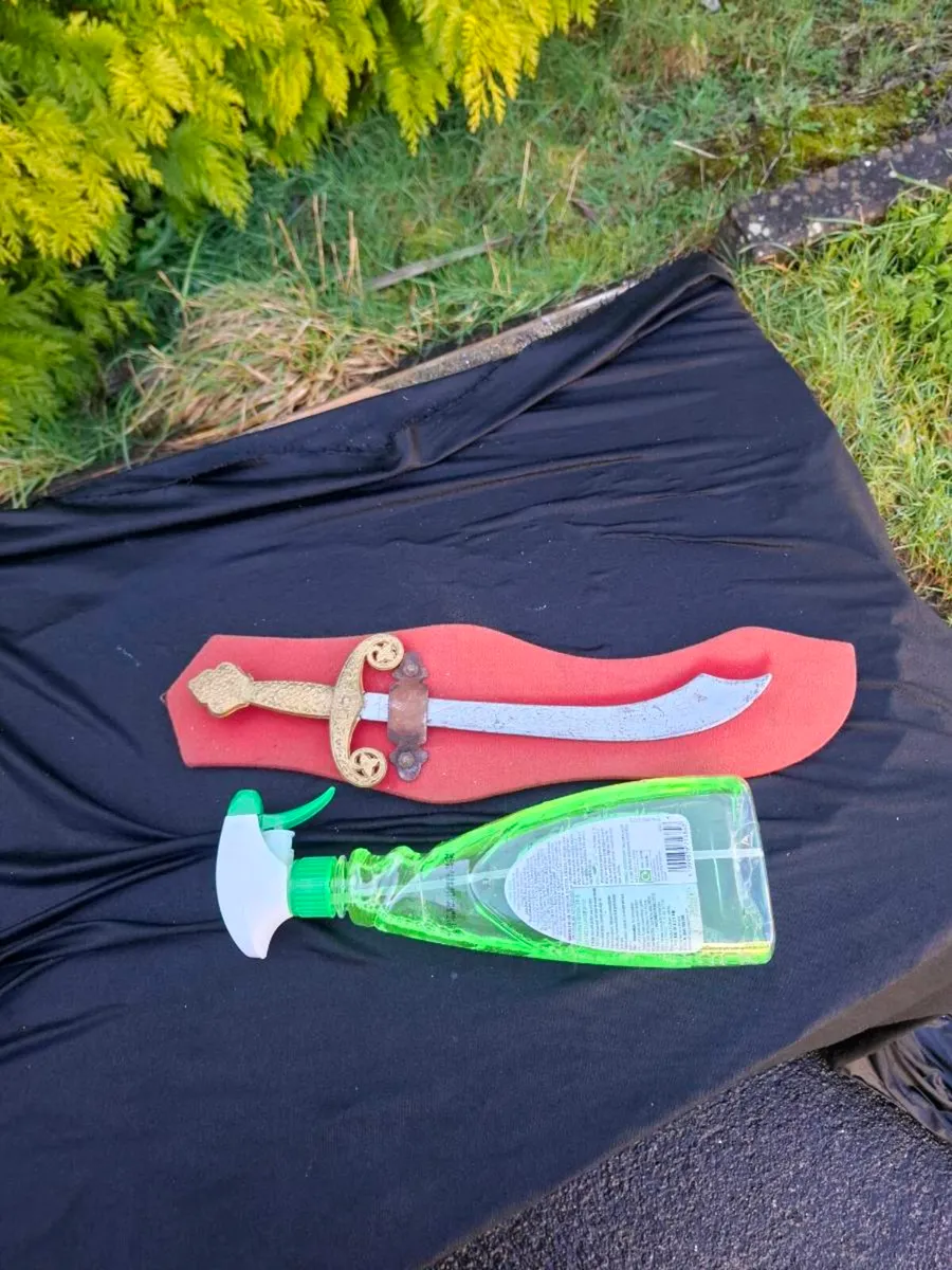 By post only chimney ornament - Image 2