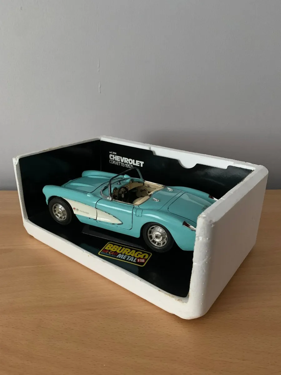 1957 Chevrolet Corvette 1/18 Burago Model Car - Image 3