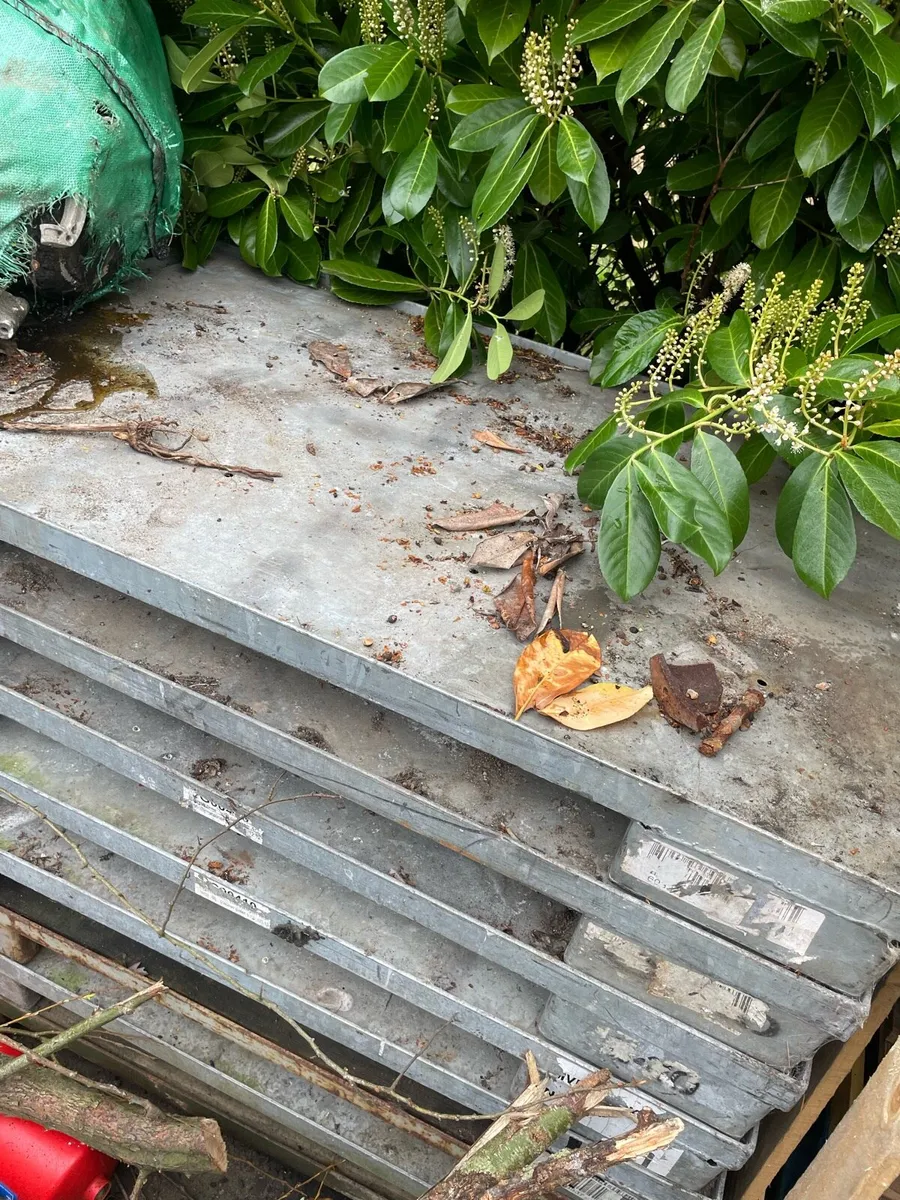 8 Steel pallets - Image 2