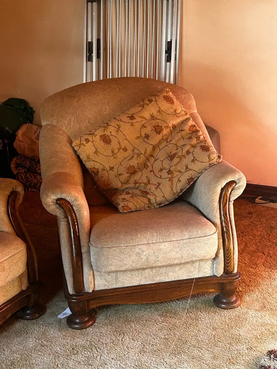 3 piece suite of furniture - Image 1