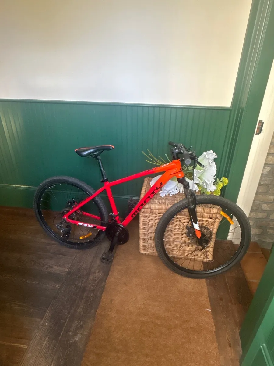 Monty KX9 Bicycle - Image 1