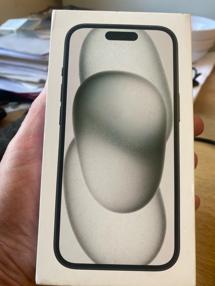 iPhone 15 128GB - Image 1