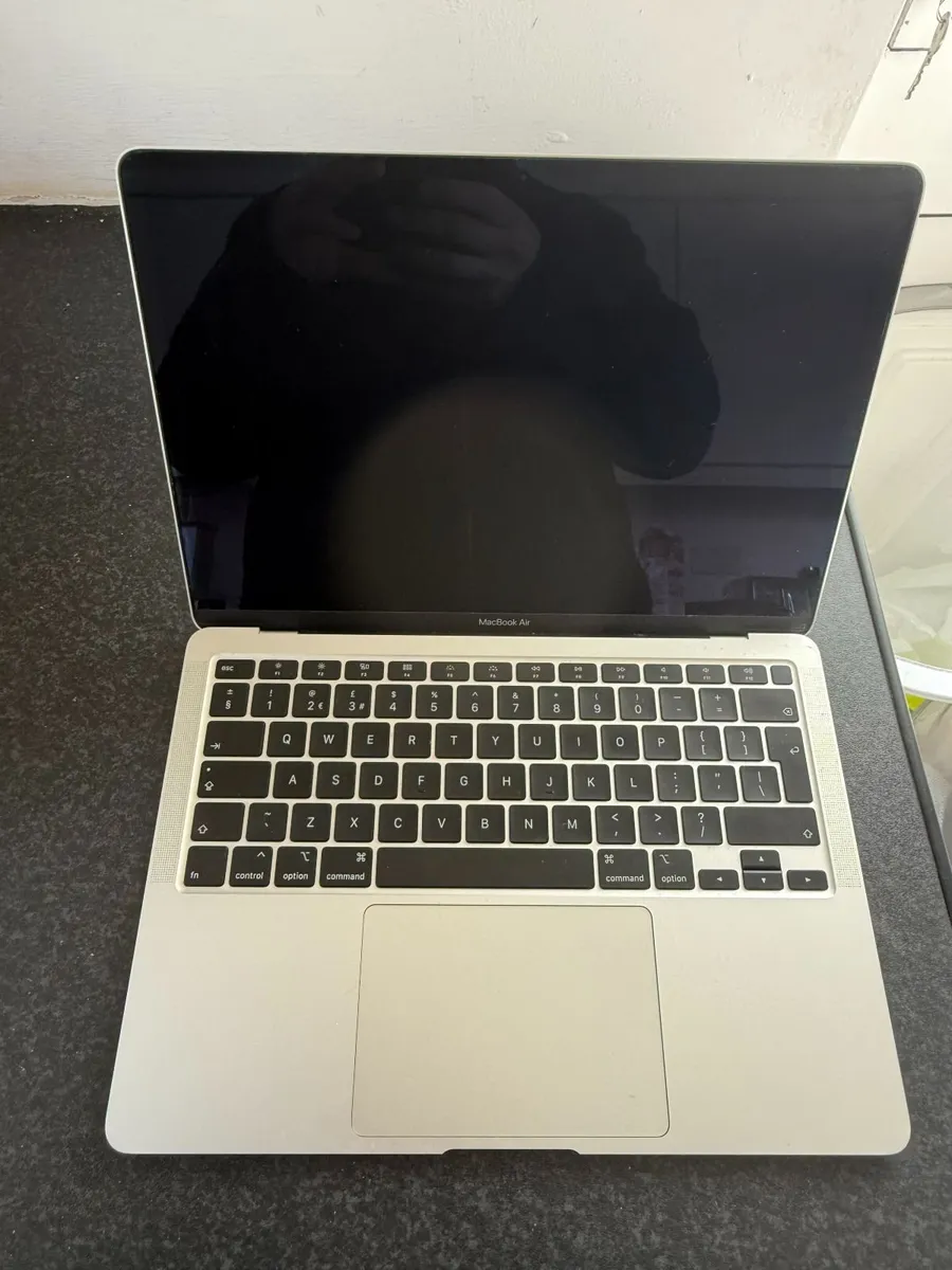 Macbook Air - 2020 - Core i3 - 256GB - 8GB RAM - Image 1