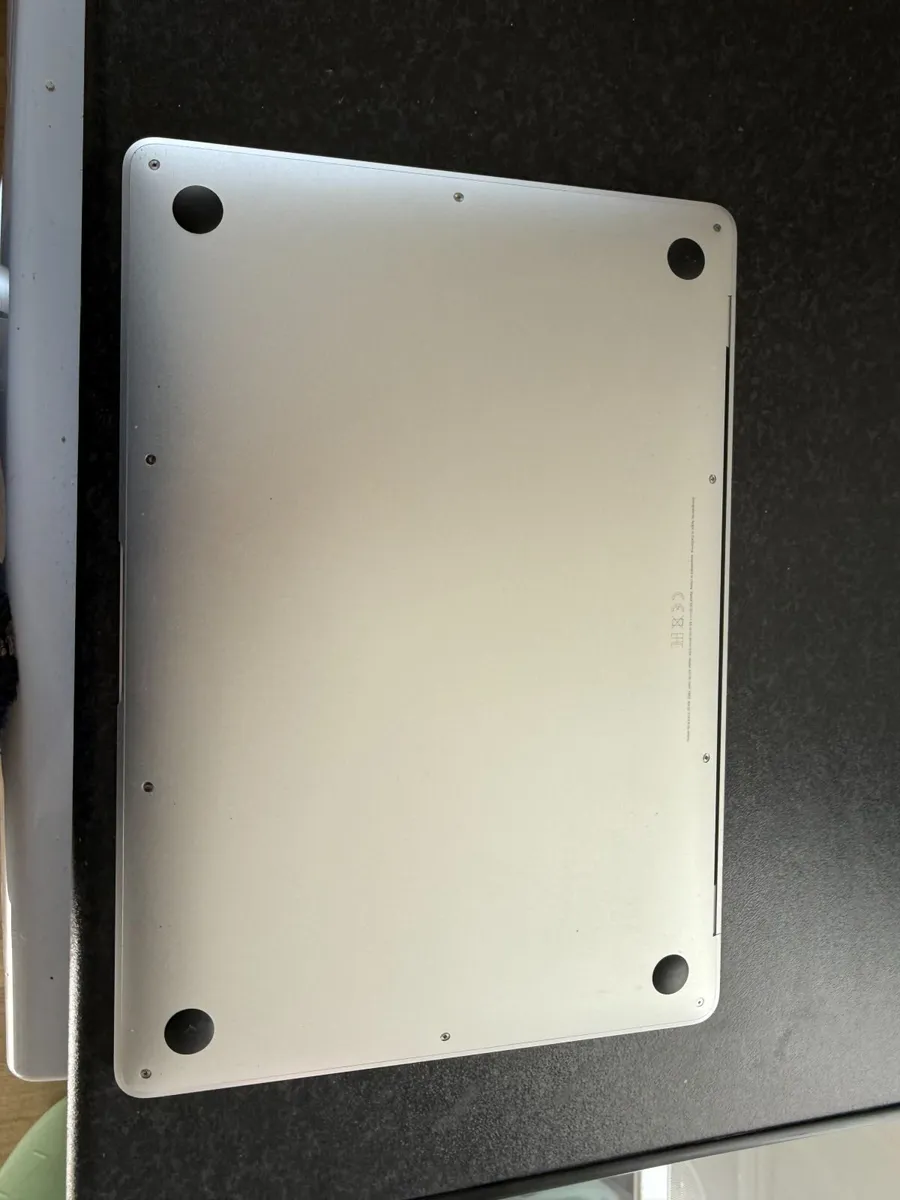 Macbook Air - 2020 - Core i3 - 256GB - 8GB RAM - Image 3