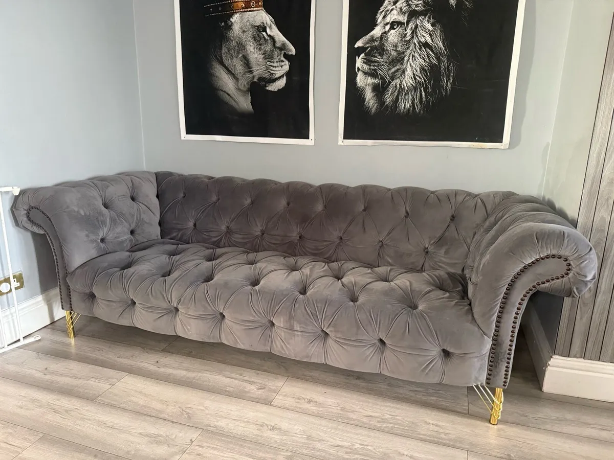 Grey velvet Chesterfield - Image 2
