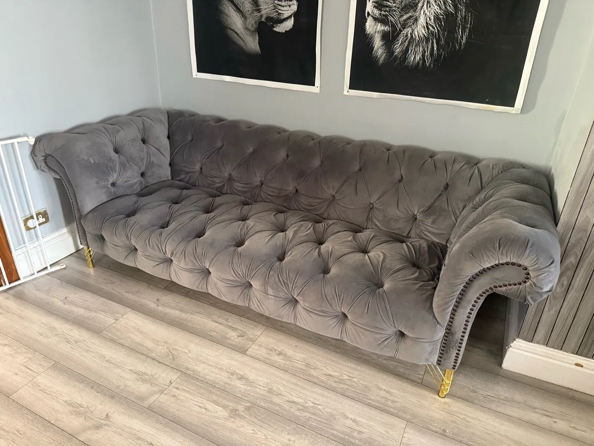 Grey velvet Chesterfield - Image 3
