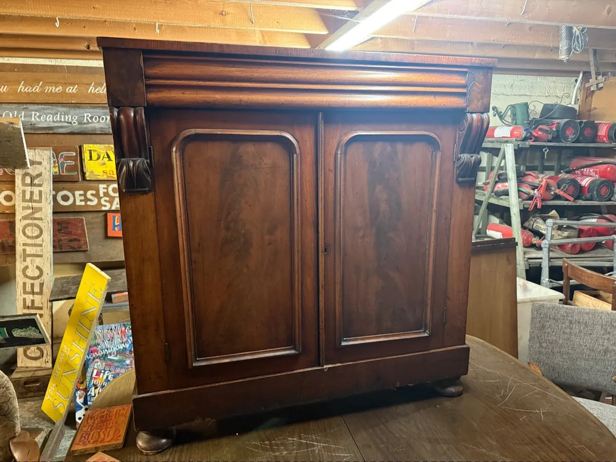 Reclaimed pine wooden unit - Image 1