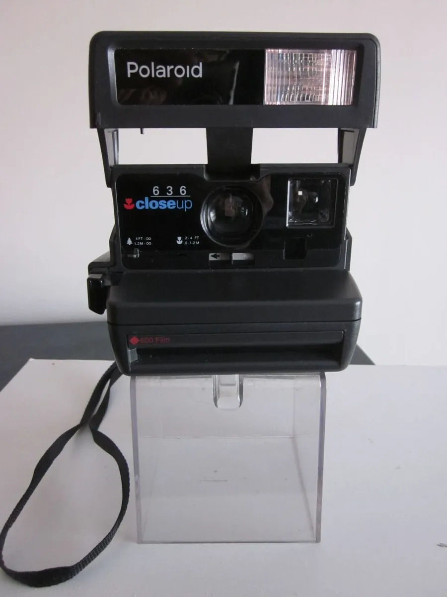 Polaroid 636 Close Up Vintage Instant Camera. - Image 1