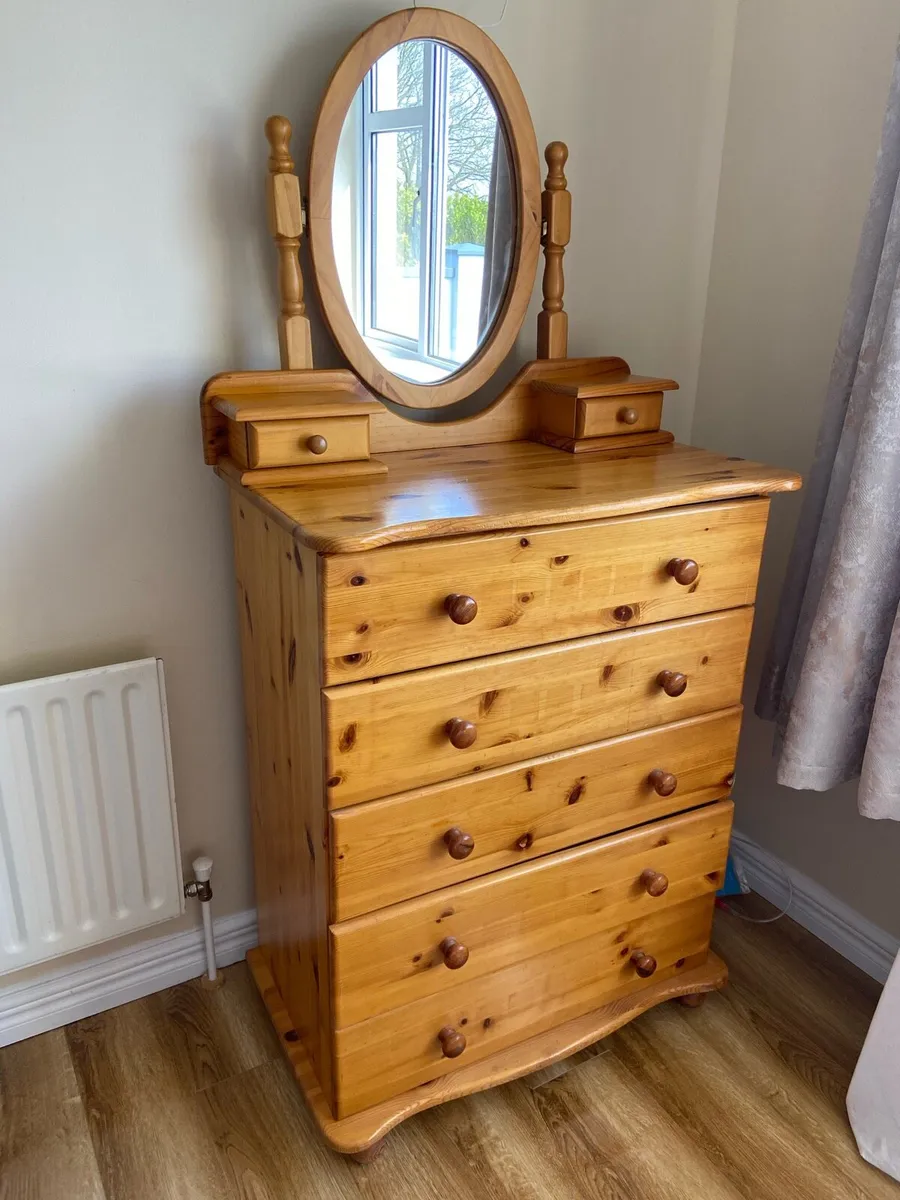 Chest of drawers