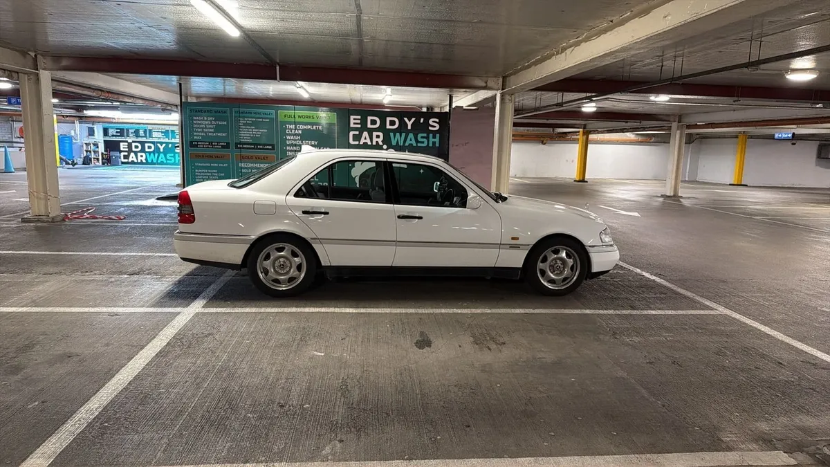Mercedes-Benz C-Class 1995 - Image 2