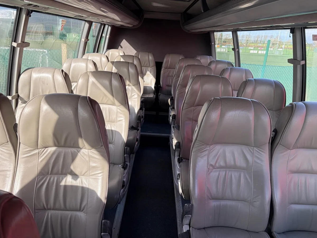 2006 Mercedes riada 24 seater with leather - Image 3