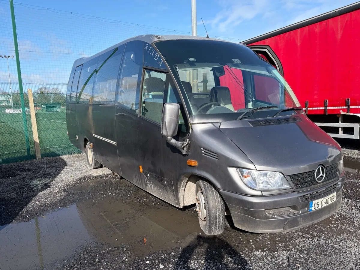 2006 Mercedes riada 24 seater with leather - Image 1
